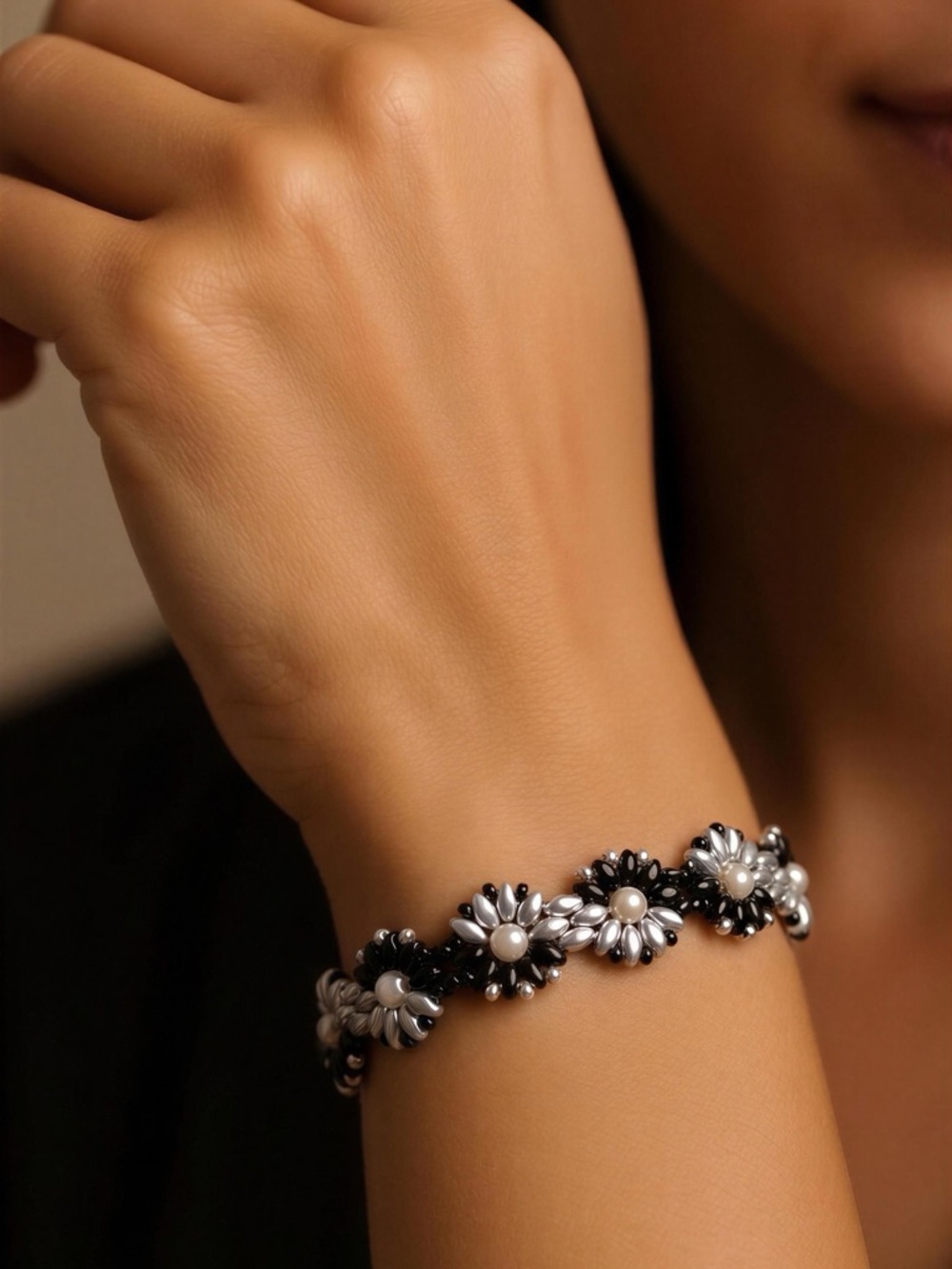 Handcrafted Black and Silver Daisy Bead Bracelet - Women Jewelry
